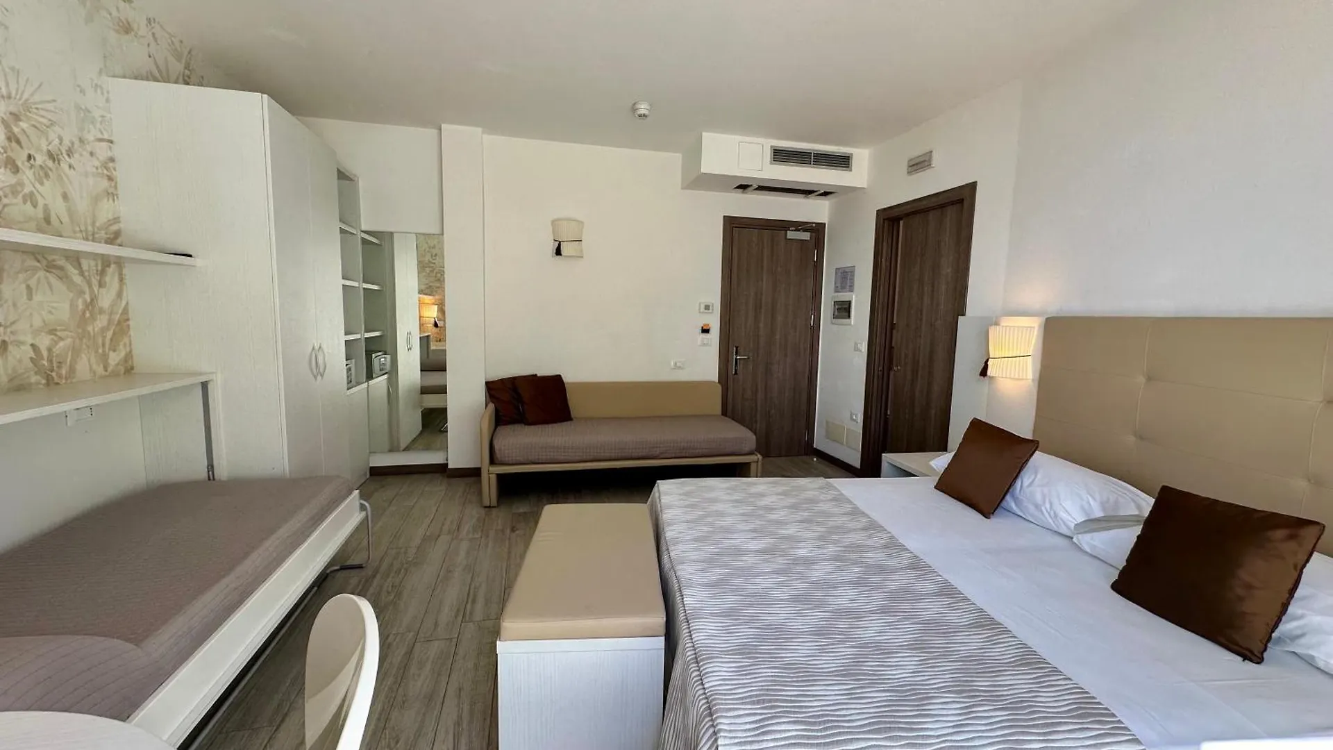 Hotel Nizza Frontemare Superior 3 Stelle Лидо-ди-Езоло 3*,  Италия
