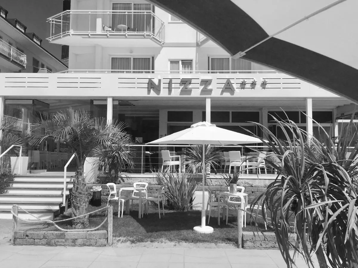 Hotel Nizza Frontemare Superior 3 Stelle Лидо-ди-Езоло