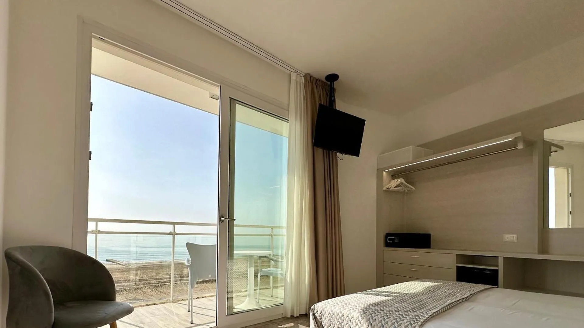 Hotel Nizza Frontemare Superior 3 Stelle Jesolo