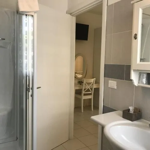 Hotel Nizza Frontemare Superior 3 Stelle Лидо-ди-Езоло