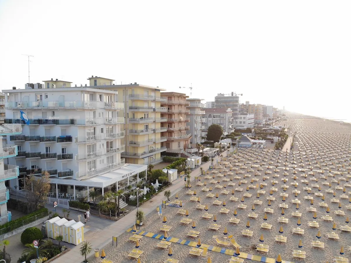 Hotel Nizza Frontemare Superior 3 Stelle Лидо-ди-Езоло